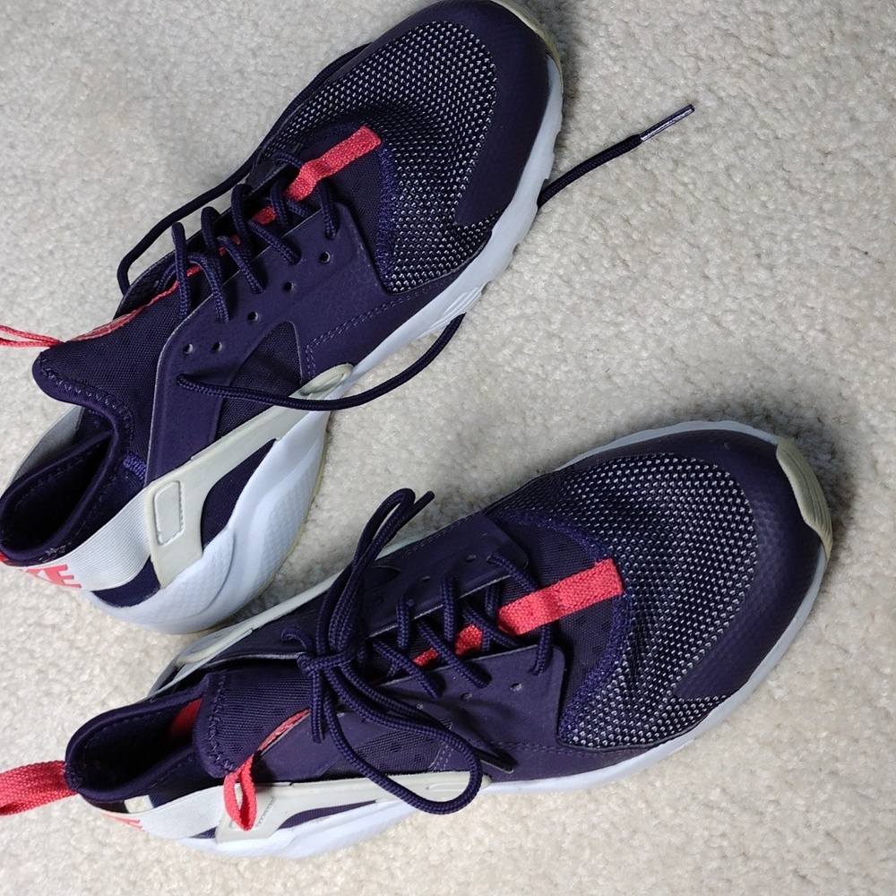 Nike Huarache kids pink and purple sneakers. Size 6.5